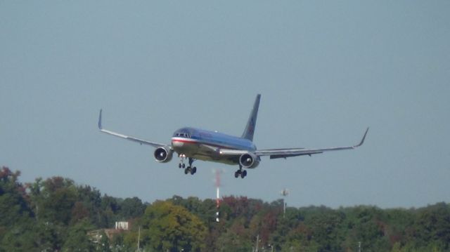 BOEING 767-300 (N352AA) - American 173 fighting a cross wind as it lands!