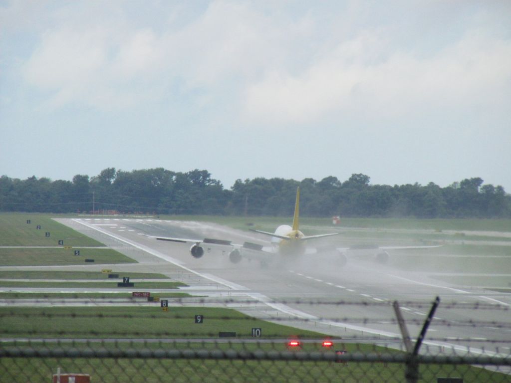BOEING 747-8 (N853GT) - A Polar Air \ Atlas Air 747-8 blowing up water on runway 27 with its reverse thrust