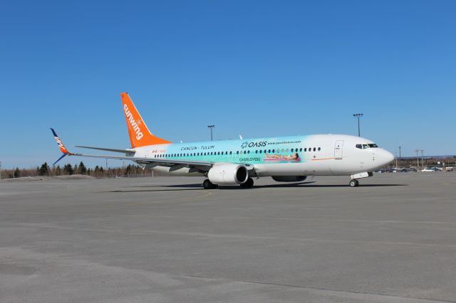 Boeing 737-700 (C-GKVV) - Departing for CYSJ to pick up another load of sun seekers to PUJ