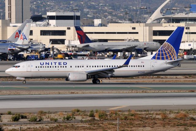 Boeing 737-800 (N17245)