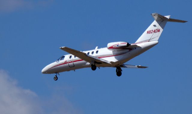 Cessna Citation CJ3 (N824DM) - On final is this 2008 Cessna Citation 525B in the Winter of 2019.