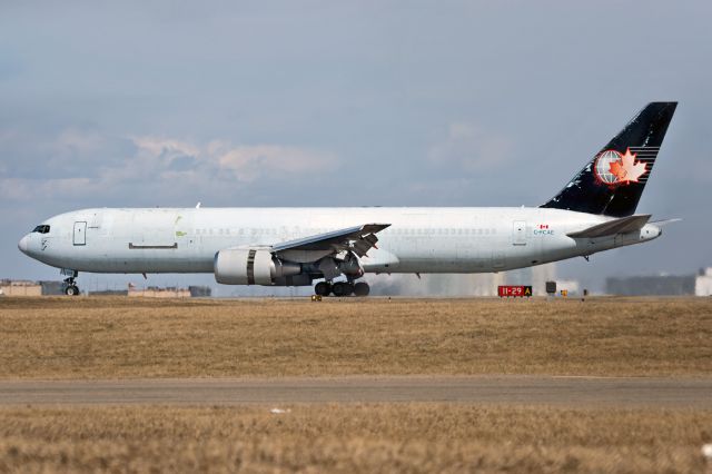 BOEING 767-300 (C-FCAE)