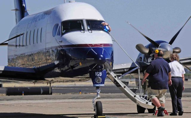 Beechcraft 1900 (N169GL) - The pilot needs to get the bug juice off his windscreen