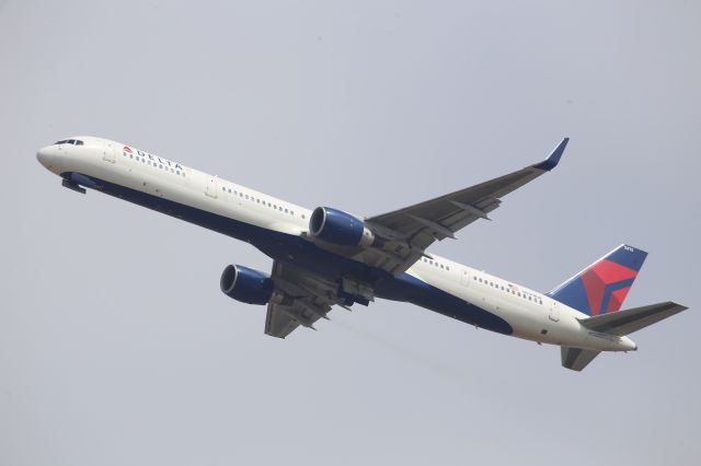 BOEING 757-300 (N595NW)