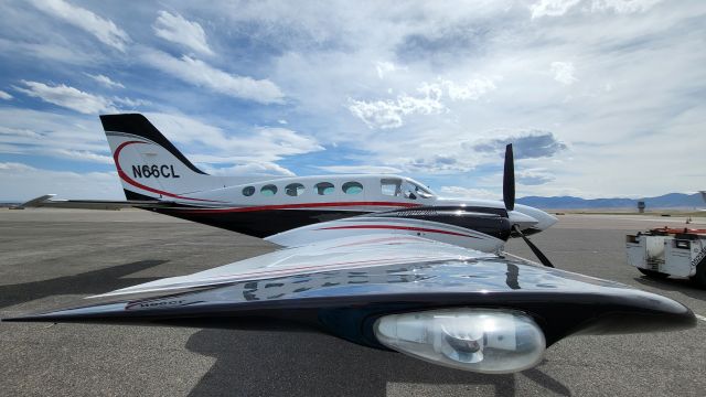 Cessna 421 (N66CL)