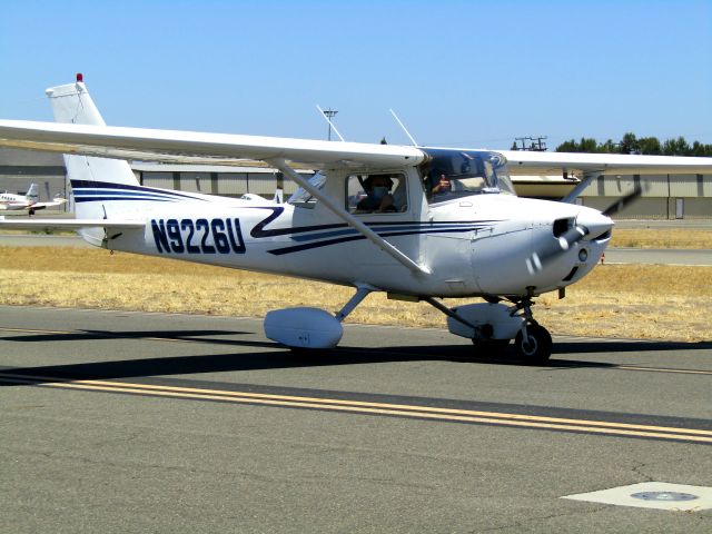 Cessna Commuter (N9226U) - Taxiing to RWY 24