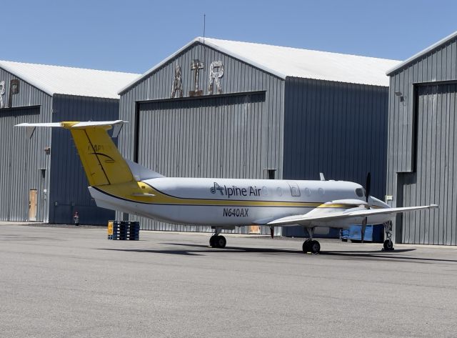 Canadair Challenger (N604AX)