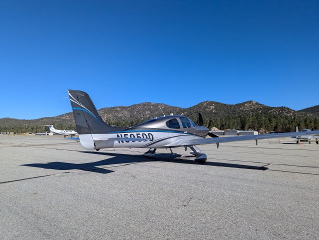 Cirrus SR-22 (N595DD)
