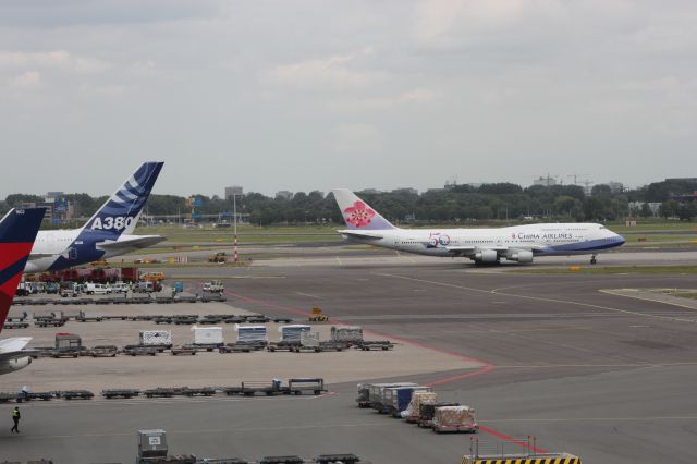 Airbus A330-300 (B-18208)