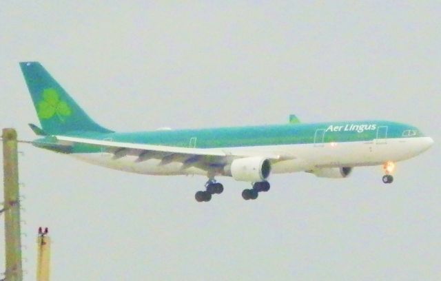 Airbus A330-200 (EI-EWR)