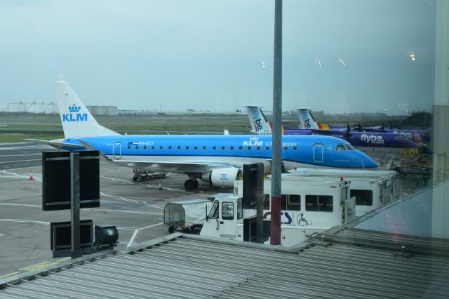 Embraer 175 (PH-EXT) - Manchester waiting for a flight to Belfast with Flybe (2018)