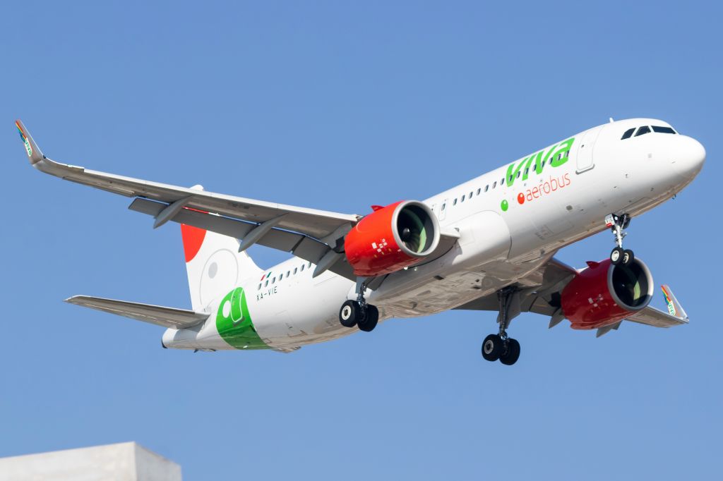 Airbus A320neo (XA-VIE) - finnal approach to 05R, Taken 13/03/21