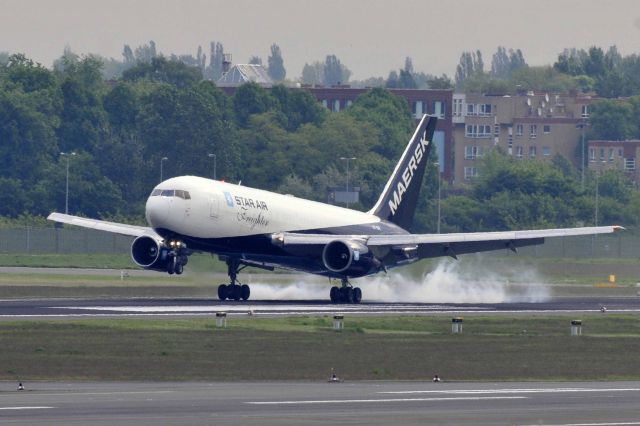 BOEING 767-200 (OY-SRL)