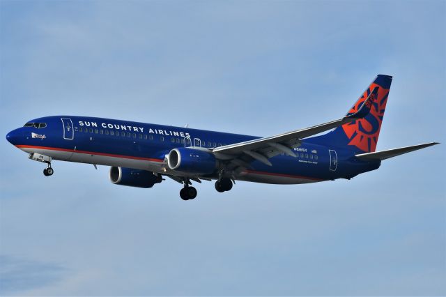 Boeing 737-800 (N816SY) - Sun Country Airlines Boeing 737-8Q8 arriving at YYC on Jan 5.