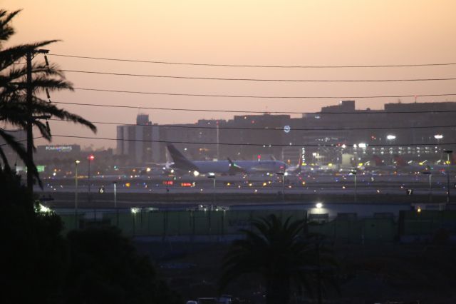 BOEING 767-300 (CC-CXF)