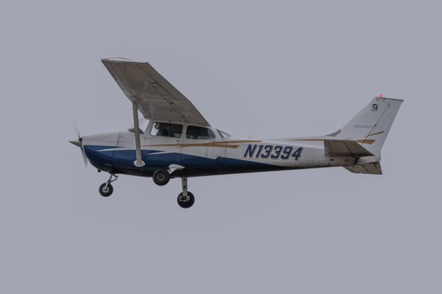 Cessna Skyhawk (N13394)