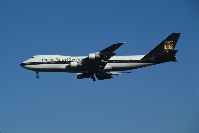 BOEING 747-100 (N677UP) - Final Approach to Narita Intl Airport Rwy34 on 1993/01/17