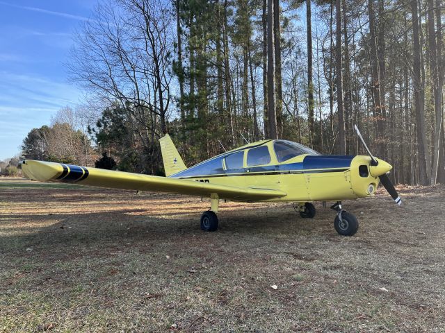 Piper Cherokee (N8300R)