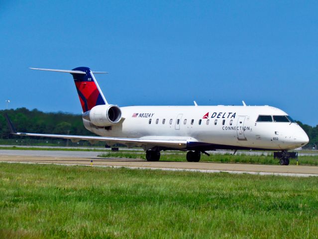 Canadair Regional Jet CRJ-200 (N832AY)