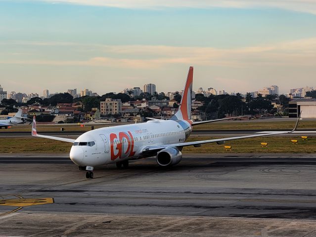 Boeing 737-700 (PR-GYD) - PR-GYD Boeing 737 taxiing on Congonhas Airport. May 21, 2023.