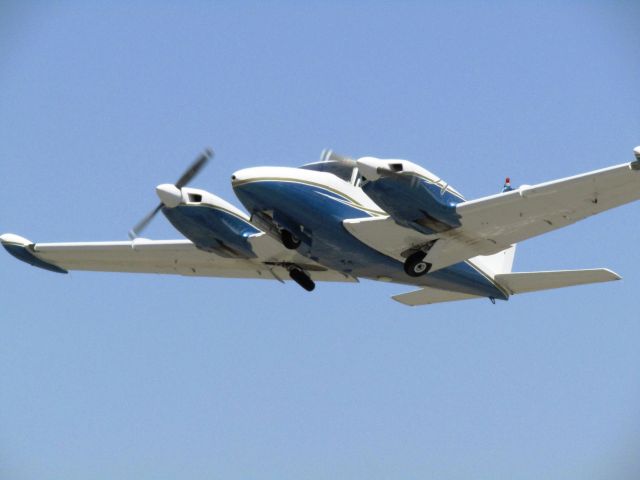 Piper PA-30 Twin Comanche (N34EE) - Taking of RWY 24
