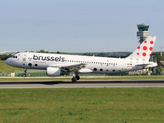 Airbus A320 (OO-SNI)