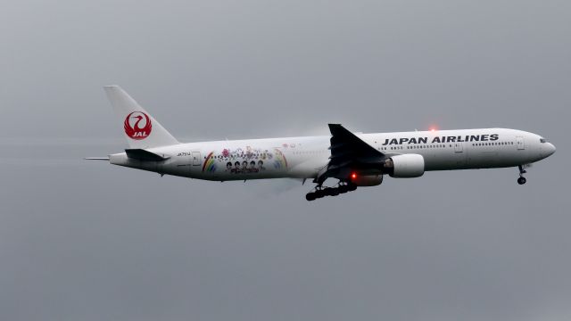 BOEING 777-300 (JA751J) - shin chitose air port hokkaido japan