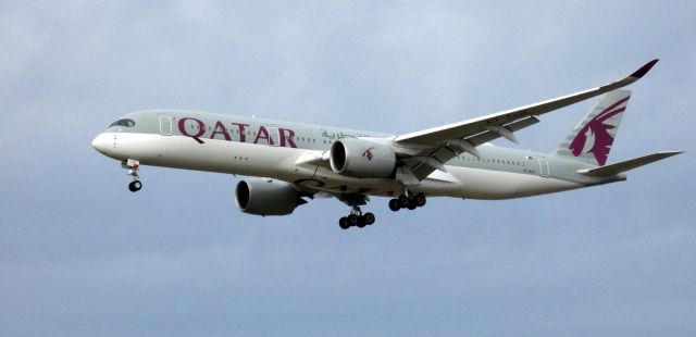 Airbus A350-900 (A7-ALU) - On short final is this 2018 Qatar Airways Airbus 359-941 in the Winter of 2023.  OTHH - KPHL
