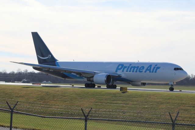 BOEING 767-300 (N1013A)