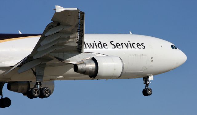 Airbus A300F4-600 (N140UP)