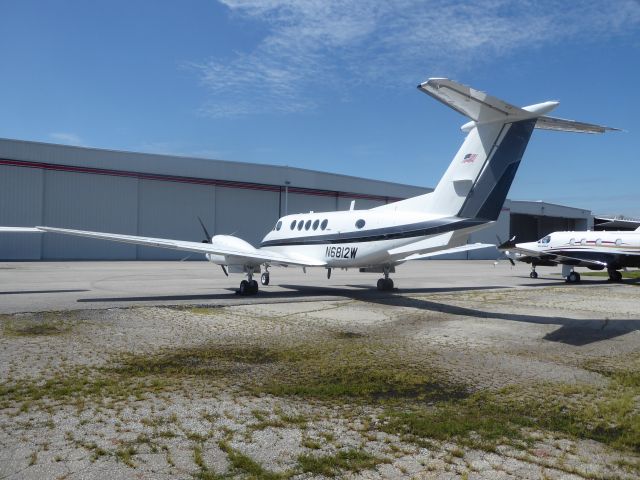 Beechcraft Super King Air 300 (N6812W)