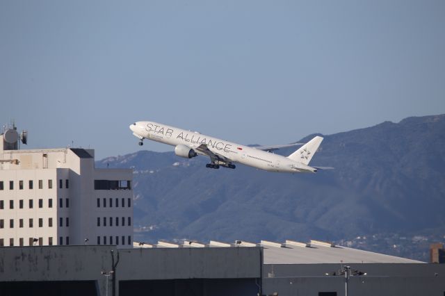 BOEING 777-300ER (9V-SWI)
