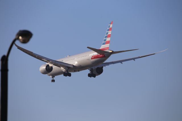 Boeing 787-9 Dreamliner (N832AA)