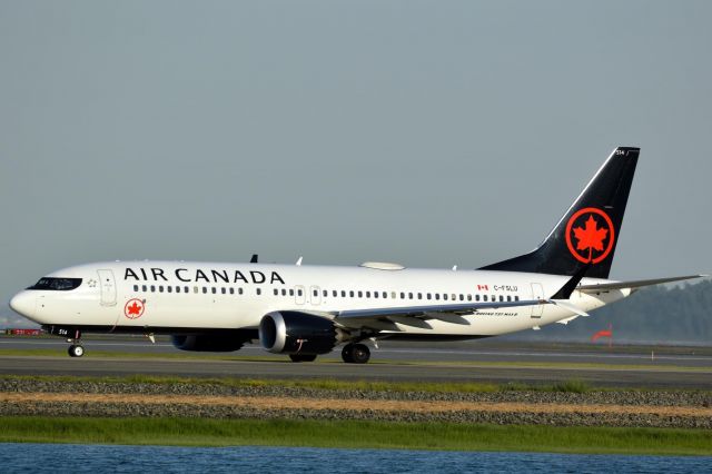 Boeing 737 MAX 8 (C-FSLU) - Air Canada 532 arriving from Vancouver Sat June 4th Air Canada stared back up service for the summer to Vancouver 