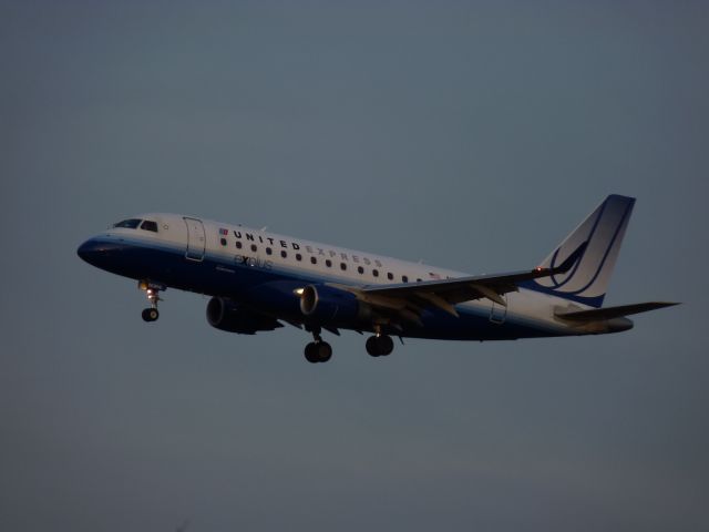 Embraer 170/175 (N863RW)
