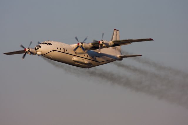 Antonov An-12 (UR-DWI)