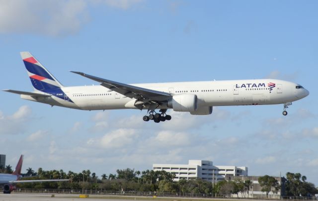 BOEING 777-300ER (PT-MUB) - Arriving from Sao Paulo-Guarulhos Intl.(GRU/SBGR)