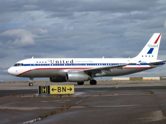 Airbus A320 (N475UA) - Taxiing for takeoff at DIA.