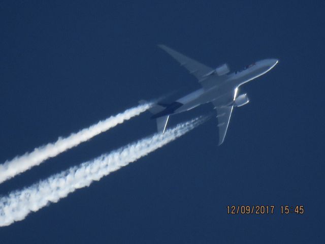 BOEING 777-200LR (N897FD)