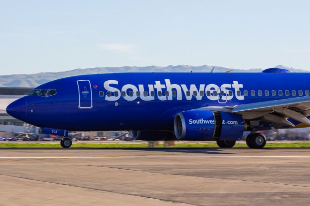 Boeing 737-700 (N908WN)