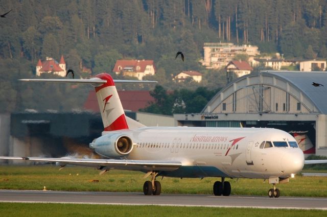 Fokker 100 (OE-LVJ)