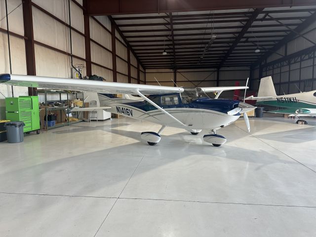 Cessna Skyhawk (N1416V)