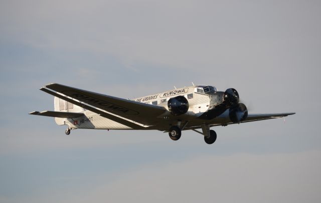 JUNKERS Ju-52/3m (HB-HOT) - JU-52 Landing at Van Nuys, CA