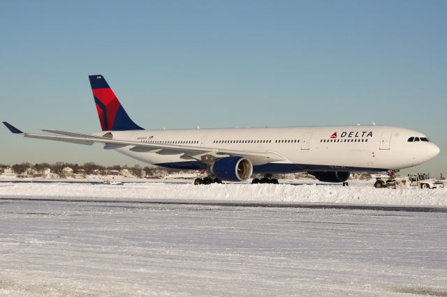 Airbus A330-300 (N814NW) - 02/10/13 -the day after the blizzard of 2013