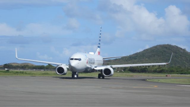 Boeing 737-800 (N905AN)