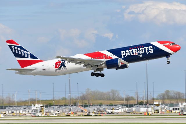 BOEING 767-300 (N36NE) - Patriots team aircraft flying on EALs certificate, doing charter work.