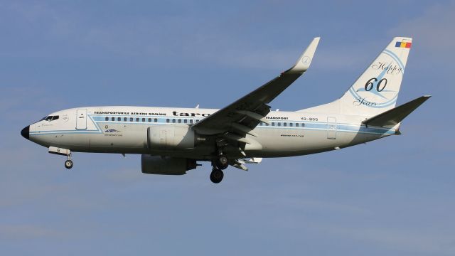 Boeing 737-700 (YR-BGG)