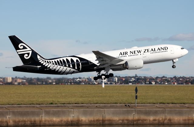 Boeing 777-200 (ZK-OKB) - Lifting Off From Rwy 34R