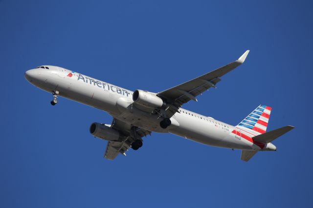 Airbus A321 (N131NN)
