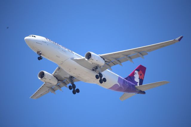 Airbus A330-200 (N375HA)